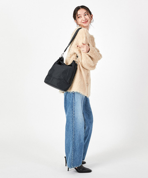 LeSportsac（レスポートサック）の「CONVERTIBLE BUCKET BAG リサイクルドブラックJP（ショルダーバッグ・レディース・ブラック・FREE）」の3枚目の写真