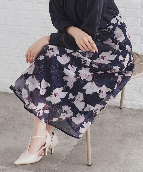 index（インデックス）の「◆オーガンジーフラワーフレアスカート【洗濯機洗い可/イージーアイロン】（スカート・レディース・ベージュ系その他4/ライトグレー系/ネイビー系・40/38/42/36）」の3枚目の写真