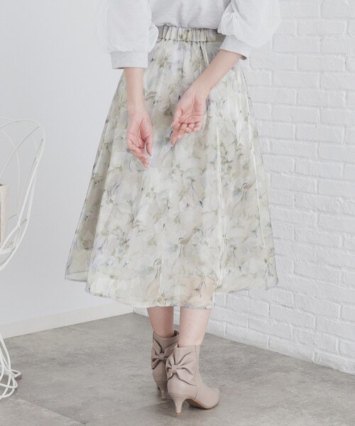 index（インデックス）の「◆オーガンジーフラワーフレアスカート【洗濯機洗い可/イージーアイロン】（スカート・レディース・ベージュ系その他4/ライトグレー系/ネイビー系・40/38/42/36）」の4枚目の写真