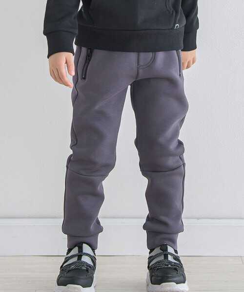 BeBe（ベベ）の「ボンディング切り替えジョグパンツ(80~150cm)（スウェットパンツ・キッズ・グレー/グリーン・100cm/90cm/120cm/110cm/140cm/150cm/130cm/80ｃｍ）」の2枚目の写真