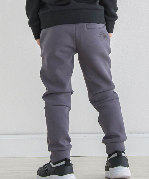 BeBe（ベベ）の「ボンディング切り替えジョグパンツ(80~150cm)（スウェットパンツ・キッズ・グレー/グリーン・100cm/90cm/120cm/110cm/140cm/150cm/130cm/80ｃｍ）」の4枚目の写真