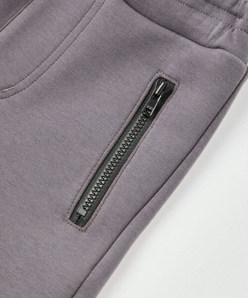 BeBe（ベベ）の「ボンディング切り替えジョグパンツ(80~150cm)（スウェットパンツ・キッズ・グレー/グリーン・100cm/90cm/120cm/110cm/140cm/150cm/130cm/80ｃｍ）」の12枚目の写真