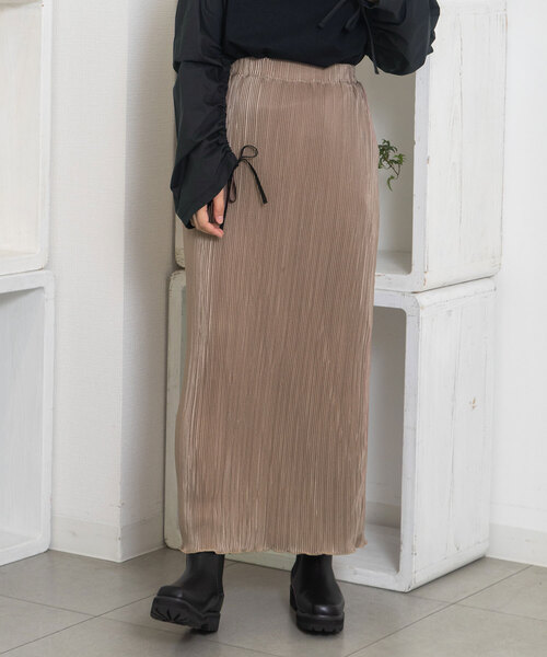 POU DOU DOU(プードゥドゥ)の「サテンプリーツIラインスカート(スカート・レディース・ブラック/モカ/グレー系・M)」の5枚目の写真