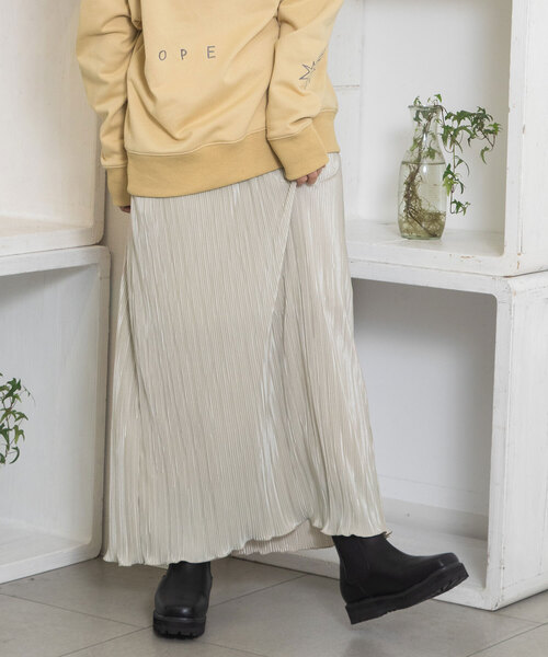 POU DOU DOU(プードゥドゥ)の「サテンプリーツIラインスカート(スカート・レディース・ブラック/モカ/グレー系・M)」の14枚目の写真