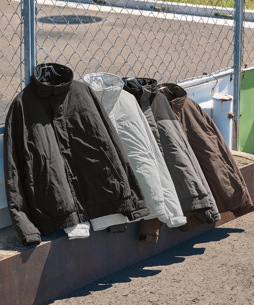 BARK MANHATTAN（バークマンハッタン）の「撥水ナイロンタッサー中綿スタンドマウンテンジャケット（ダウンジャケット/コート・メンズ・ライトグレー/ブラック系/ブラック/ダークブラウン・L/M）」の17枚目の写真