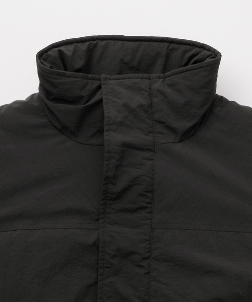 BARK MANHATTAN（バークマンハッタン）の「撥水ナイロンタッサー中綿スタンドマウンテンジャケット（ダウンジャケット/コート・メンズ・ライトグレー/ブラック系/ブラック/ダークブラウン・L/M）」の10枚目の写真