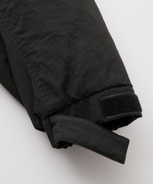 BARK MANHATTAN（バークマンハッタン）の「撥水ナイロンタッサー中綿スタンドマウンテンジャケット（ダウンジャケット/コート・メンズ・ライトグレー/ブラック系/ブラック/ダークブラウン・L/M）」の12枚目の写真