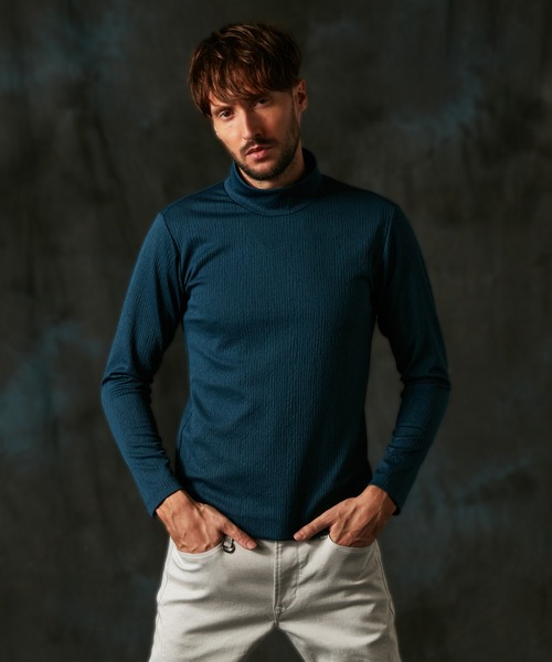 HIDEAWAYS NICOLE（ハイダウェイニコル）の「ブリスターストライプJQモックネックプルオーバー（Tシャツ/カットソー・メンズ・ブルー/ボルドー/ホワイト×ブラック/ブラック×グレー・LARGE/MEDIUM/X-LARGE）」の2枚目の写真