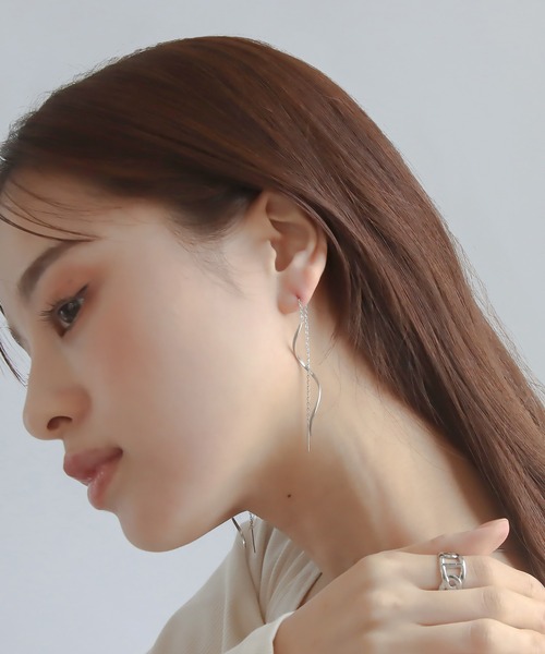 abaskdesign(アバスクデザイン)の「金属アレルギー対応 ウェーブ アメリカンステンレスピアス(ピアス(両耳用)・レディース・ゴールド/シルバー・FREE)」の7枚目の写真