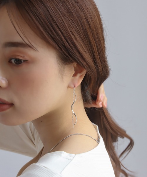 abaskdesign(アバスクデザイン)の「金属アレルギー対応 ウェーブ アメリカンステンレスピアス(ピアス(両耳用)・レディース・ゴールド/シルバー・FREE)」の8枚目の写真
