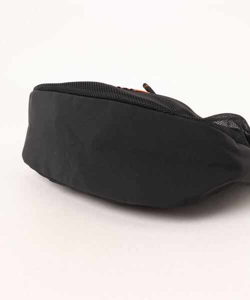 UNIVERSAL OVERALL(ユニバーサルオーバーオール)の「FRONT MESH ZILE SHOULDER / フロントメッシュタフタナイロン ショルダーバッグ(ショルダーバッグ・レディース・ブラック・FREE)」の3枚目の写真