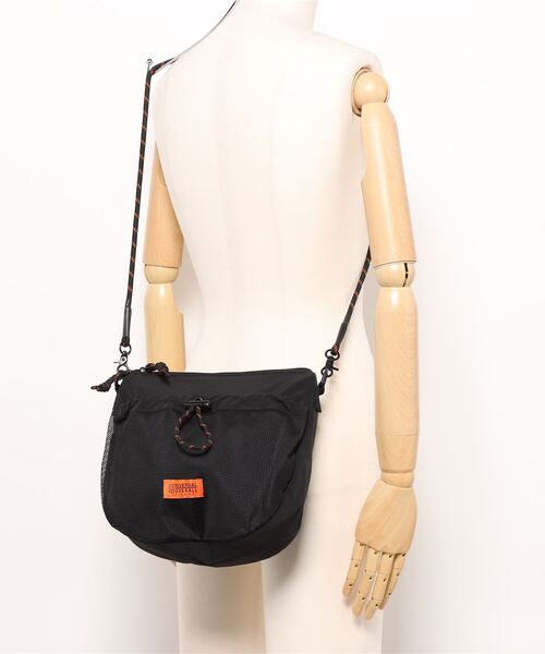 UNIVERSAL OVERALL(ユニバーサルオーバーオール)の「FRONT MESH ZILE SHOULDER / フロントメッシュタフタナイロン ショルダーバッグ(ショルダーバッグ・レディース・ブラック・FREE)」の5枚目の写真