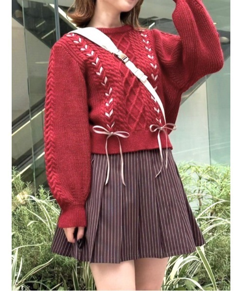 F i.n.t（フィント）の「リボンレースアップケーブルニットプルオーバー/fint（ニット/セーター・レディース・オフホワイト/レッド/ライトグレー・FREE）」の3枚目の写真