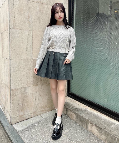 F i.n.t（フィント）の「リボンレースアップケーブルニットプルオーバー/fint（ニット/セーター・レディース・オフホワイト/レッド/ライトグレー・FREE）」の8枚目の写真