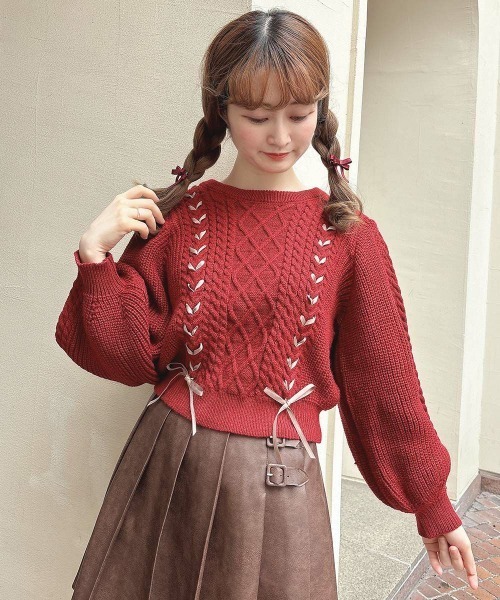 F i.n.t（フィント）の「リボンレースアップケーブルニットプルオーバー/fint（ニット/セーター・レディース・オフホワイト/レッド/ライトグレー・FREE）」の9枚目の写真