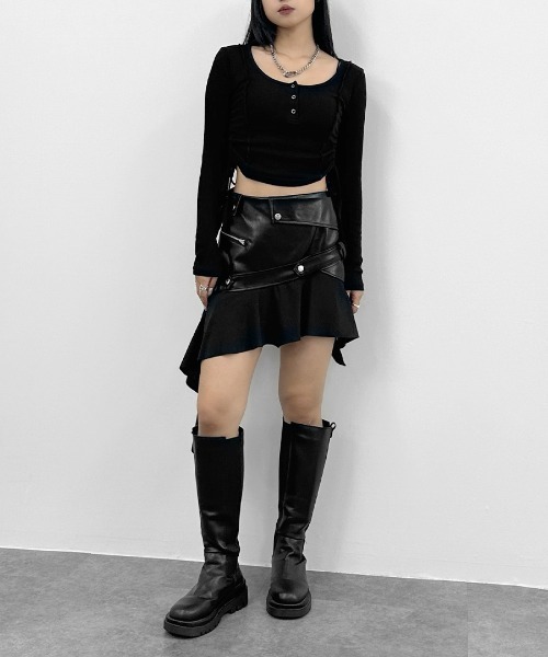 LVEU.(ラブユ.)の「【LVEU.】サイドシャーリングリブニットトップス / トップス リブ ニット シャーリング ボタン Uネック クロップド ショート 長袖 ブラック ブルー(Tシャツ/カットソー・レディース・ブルー/ブラック・FREE)」の22枚目の写真