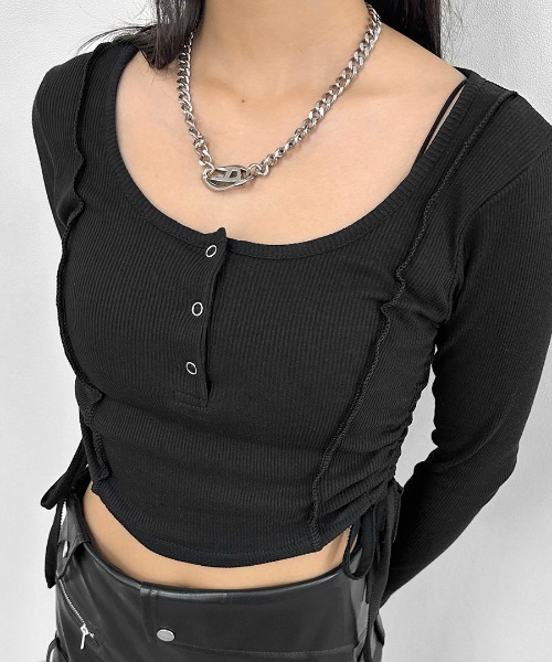 LVEU.(ラブユ.)の「【LVEU.】サイドシャーリングリブニットトップス / トップス リブ ニット シャーリング ボタン Uネック クロップド ショート 長袖 ブラック ブルー(Tシャツ/カットソー・レディース・ブルー/ブラック・FREE)」の7枚目の写真