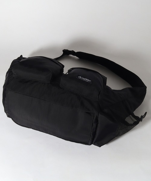 GERRY(ジェリー)の「【GERRY/ジェリー】大容量 2ポケット バナナ型ショルダーバッグ(ショルダーバッグ・メンズ・ブラック・FREE)」の6枚目の写真
