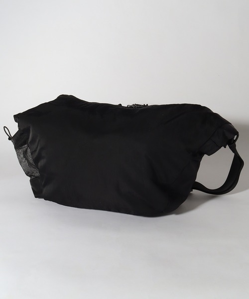 GERRY(ジェリー)の「【GERRY/ジェリー】大容量 2ポケット バナナ型ショルダーバッグ(ショルダーバッグ・メンズ・ブラック・FREE)」の5枚目の写真