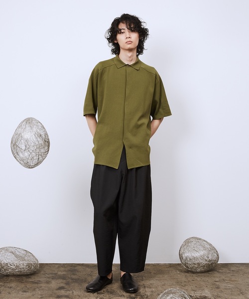 Dulcamara（ドゥルカマラ）の「プレーンニットSスリーブシャツ（シャツ/ブラウス・メンズ・オリーブ/ベージュ/チャコールグレー・0/1）」の4枚目の写真