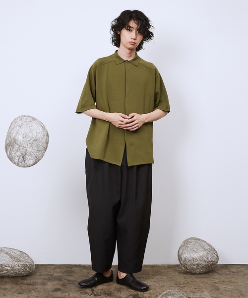 Dulcamara（ドゥルカマラ）の「プレーンニットSスリーブシャツ（シャツ/ブラウス・メンズ・オリーブ/ベージュ/チャコールグレー・0/1）」の6枚目の写真