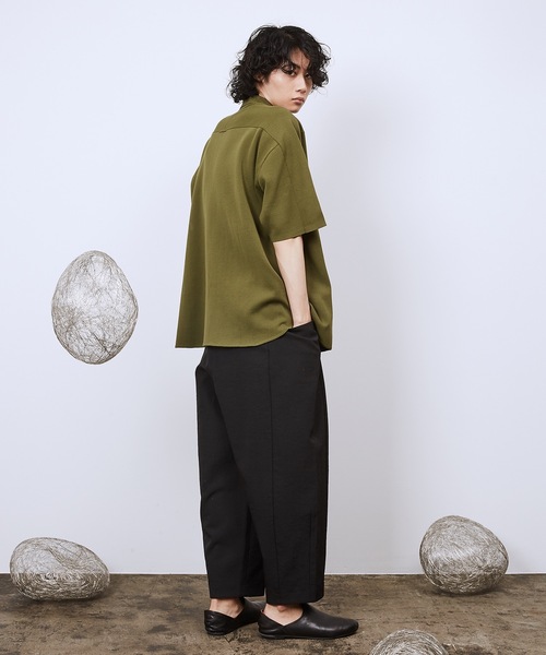 Dulcamara（ドゥルカマラ）の「プレーンニットSスリーブシャツ（シャツ/ブラウス・メンズ・オリーブ/ベージュ/チャコールグレー・0/1）」の8枚目の写真