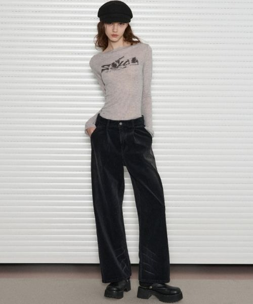 LEATHERY（レザリー）の「Loose fit Boat neck Long-Sleeve（Tシャツ/カットソー・レディース・ピンク/オートミール/ブラック/アイボリー/ブラウン・SMALL/MEDIUM）」の6枚目の写真