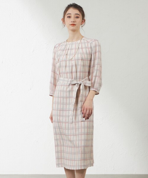 amaca（アマカ）の「ハンドドローイングチェックタックワンピース（ワンピース・レディース・ダークネイビー/ベージュ・40/38）」の2枚目の写真