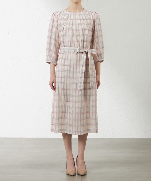 amaca（アマカ）の「ハンドドローイングチェックタックワンピース（ワンピース・レディース・ダークネイビー/ベージュ・40/38）」の5枚目の写真
