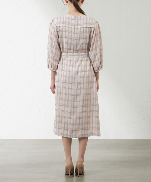 amaca（アマカ）の「ハンドドローイングチェックタックワンピース（ワンピース・レディース・ダークネイビー/ベージュ・40/38）」の7枚目の写真