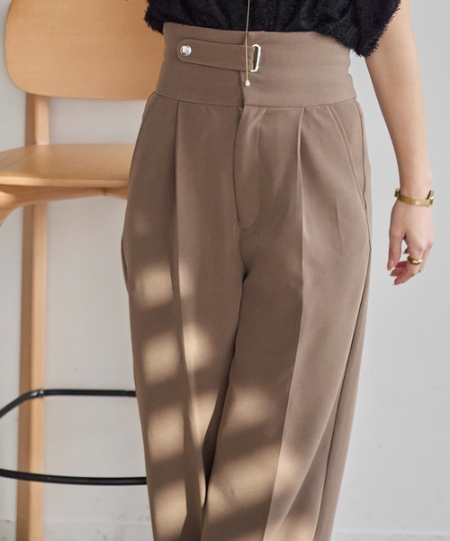 INTER FACTORY(インターファクトリー)の「yumi. - ウエストマークデザインスラックス(セットアップ対応)【オフィスシーンにも◎】 made in INTER FACTORY(スラックス・レディース・モカ/ベージュ・LARGE/MEDIUM)」の9枚目の写真
