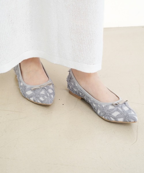 Launa lea（ラウナレア）の「【限定】ﾌﾗﾜｰｼﾌｫﾝﾎﾟｲﾝﾃｯﾄﾞﾄｩﾊﾞﾚｴｼｭｰｽﾞ(B4605A)（バレエシューズ・レディース・アイボリー/ピンク/グレー・22.5cm/23.0cm/23.5cm/24.0cm/24.5cm/25.0cm/22.0cm）」の2枚目の写真