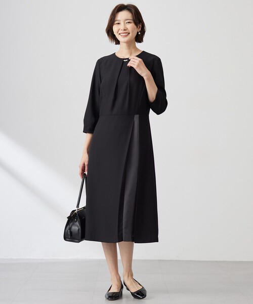 J.PRESS(ジェイプレス)の「【洗える】ストレッチバックサテンジョーゼット Aライン ワンピース(ワンピース・レディース・ブラック系/ベージュ系・11/9)」の3枚目の写真