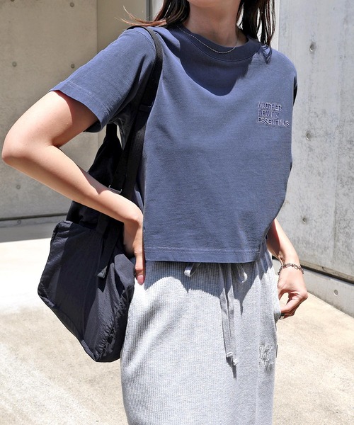 ANME(アンメ)の「ピグメント加工ANMEエンブロイダリーロゴミニTシャツ(Tシャツ/カットソー・レディース・ベージュ/ネイビー/オフホワイト/ブラック・M/L)」の4枚目の写真