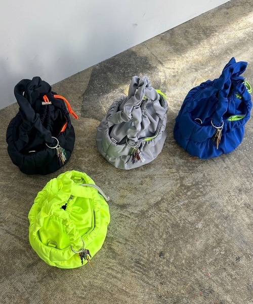 cheek(BAG)(チーク)の「pokkori kinchaku 2way tote / トートバッグ(トートバッグ・レディース・ブルー/イエロー/グレー/ブラック/パープル・FREE)」の16枚目の写真