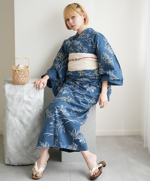 注染　浴衣　綿紬　ゆかた　木綿 瑠璃のような青の縞にロマンチックフラワー浮かぶ先染め綿紬注染