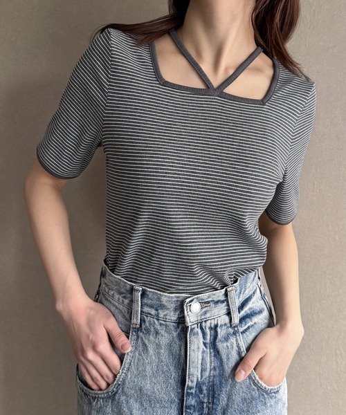 junoah（ジュノア）の「ワッフルボーダーホルターネック半袖トップス（Tシャツ/カットソー・レディース・ダークグレー/ホワイト/ブラック・SMALL/MEDIUM/LARGE）」の3枚目の写真