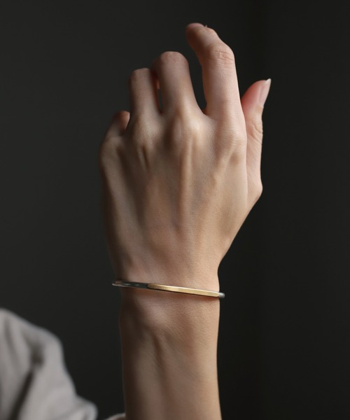 TEN.（テン）の「SILVER925 18KGP プレイナーバングル MIX（ブレスレット・レディース・シルバー×ゴールド・SMALL）」の4枚目の写真