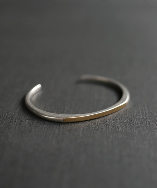 TEN.（テン）の「SILVER925 18KGP プレイナーバングル MIX（ブレスレット・レディース・シルバー×ゴールド・SMALL）」の6枚目の写真