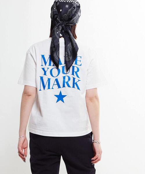 CONVERSE TOKYO（コンバーストウキョウ）の「BACK LOGO PRINT TEE（Tシャツ/カットソー・レディース・ベージュ/ホワイト/チャコールグレー/ピンク/ブルー・FREE）」の2枚目の写真