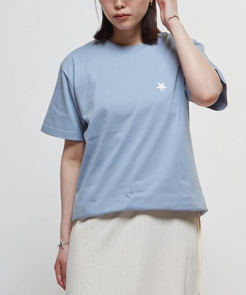CONVERSE TOKYO（コンバーストウキョウ）の「BACK LOGO PRINT TEE（Tシャツ/カットソー・レディース・ベージュ/ホワイト/チャコールグレー/ピンク/ブルー・FREE）」の6枚目の写真