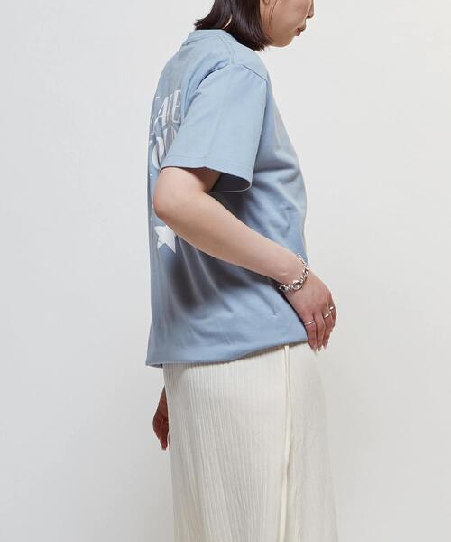 CONVERSE TOKYO（コンバーストウキョウ）の「BACK LOGO PRINT TEE（Tシャツ/カットソー・レディース・ベージュ/ホワイト/チャコールグレー/ピンク/ブルー・FREE）」の7枚目の写真