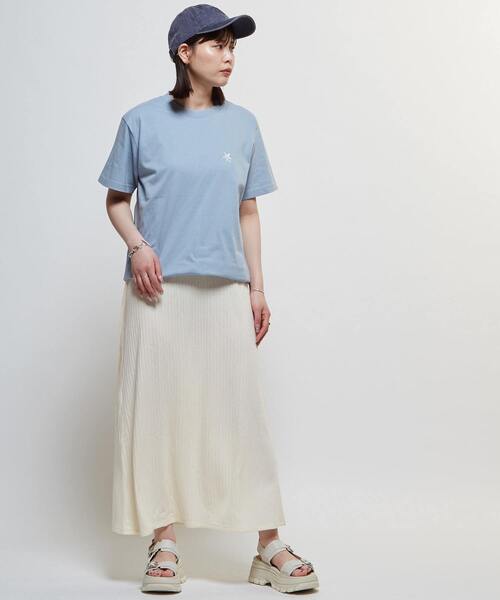 CONVERSE TOKYO（コンバーストウキョウ）の「BACK LOGO PRINT TEE（Tシャツ/カットソー・レディース・ベージュ/ホワイト/チャコールグレー/ピンク/ブルー・FREE）」の8枚目の写真