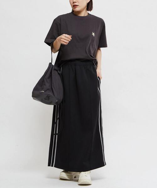 CONVERSE TOKYO（コンバーストウキョウ）の「BACK LOGO PRINT TEE（Tシャツ/カットソー・レディース・ベージュ/ホワイト/チャコールグレー/ピンク/ブルー・FREE）」の13枚目の写真