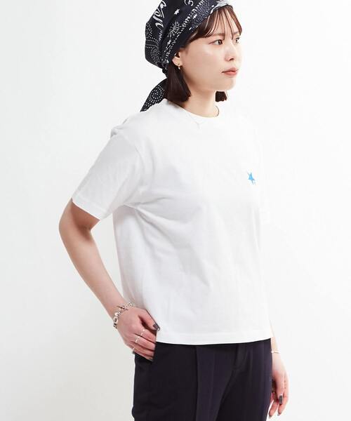 CONVERSE TOKYO（コンバーストウキョウ）の「BACK LOGO PRINT TEE（Tシャツ/カットソー・レディース・ベージュ/ホワイト/チャコールグレー/ピンク/ブルー・FREE）」の17枚目の写真