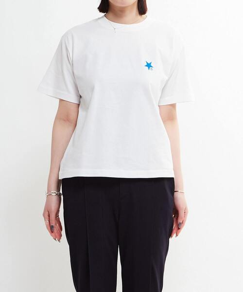 CONVERSE TOKYO（コンバーストウキョウ）の「BACK LOGO PRINT TEE（Tシャツ/カットソー・レディース・ベージュ/ホワイト/チャコールグレー/ピンク/ブルー・FREE）」の22枚目の写真