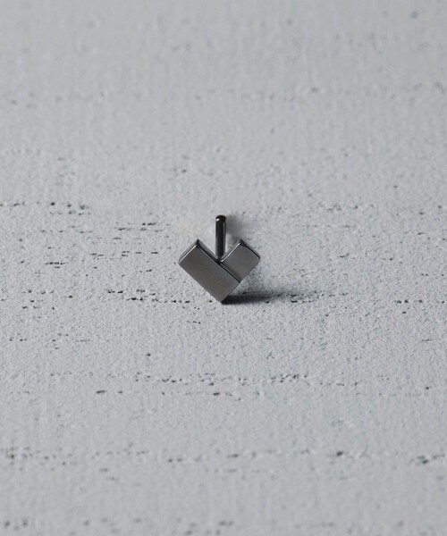 and cloud(アンドクラウド)の「Minimum Heart Pierce / Single(ピアス(片耳用)・レディース・シルバー/ブラック・FREE)」の1枚目の写真