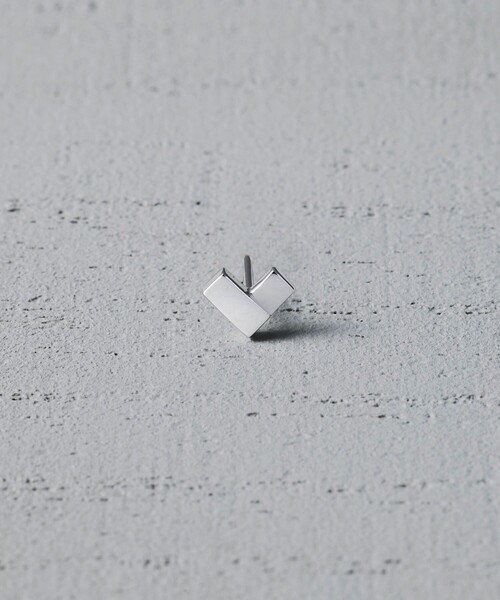 and cloud(アンドクラウド)の「Minimum Heart Pierce / Single(ピアス(片耳用)・レディース・シルバー/ブラック・FREE)」の3枚目の写真