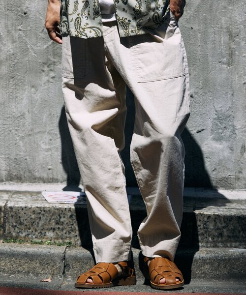 JOURNAL STANDARD relume（ジャーナルスタンダード　レリューム）の「HOUSE HOLD / ハウスホールド コットンリネンベイカーパンツ（チノパンツ・メンズ・ブラック/アイボリー/カーキ/サファリグリーン・SMALL/MEDIUM/LARGE）」の2枚目の写真