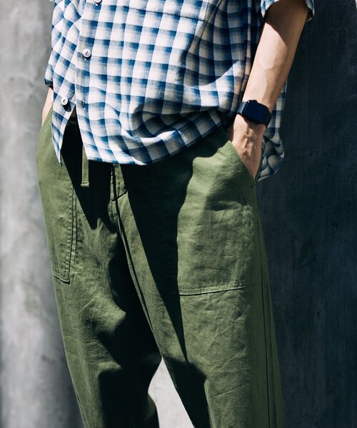 JOURNAL STANDARD relume（ジャーナルスタンダード　レリューム）の「HOUSE HOLD / ハウスホールド コットンリネンベイカーパンツ（チノパンツ・メンズ・ブラック/アイボリー/カーキ/サファリグリーン・SMALL/MEDIUM/LARGE）」の4枚目の写真